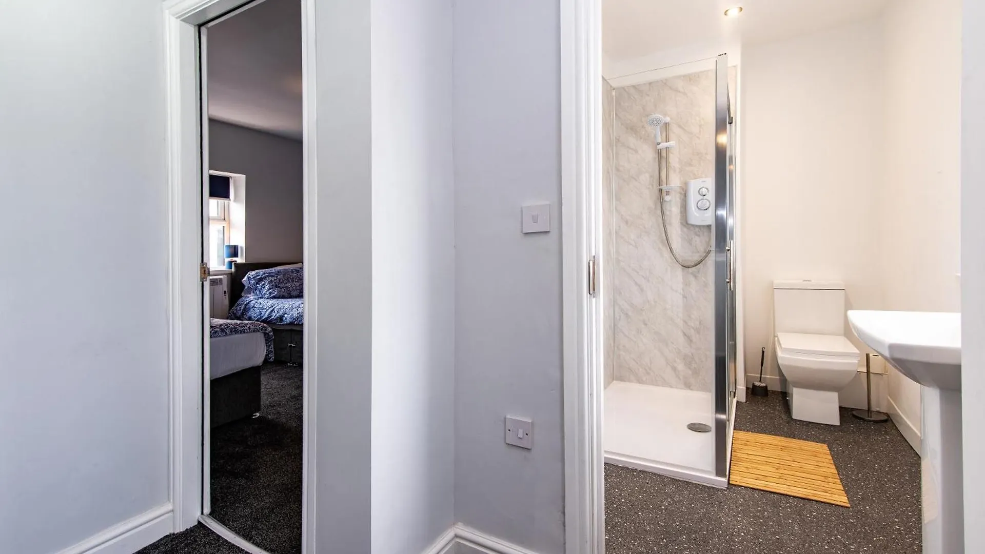 Maritime House Two - 4Br Sleeps 10 Near City Centre Kingston upon Hull United Kingdom